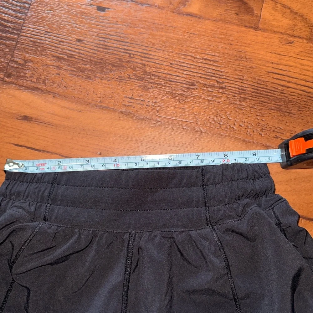 Excellent Lululemon Hotty Hot Short II Long 4" Low Rise Black Size:0/ 00 - Picture 12 of 13